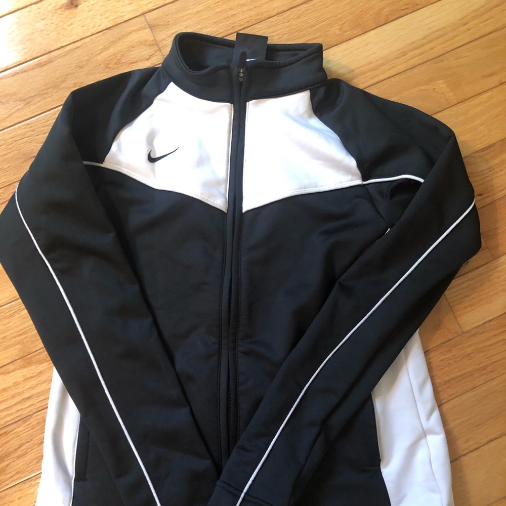 EUC, Girl’s Nike light weight zip-up jacket